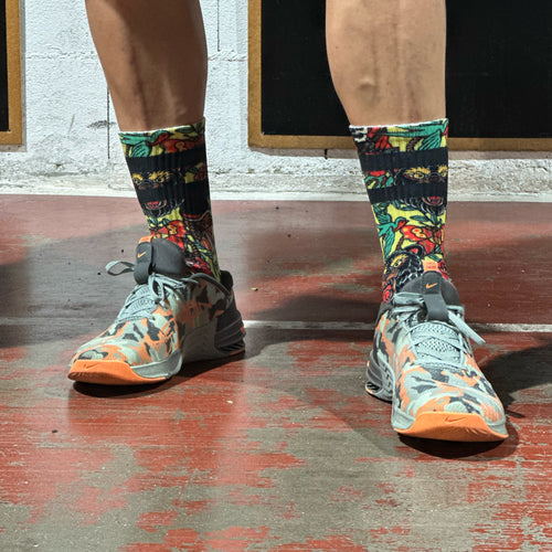 Nahtlose technische Crossfit-Socken, farbenfrohes urbanes Design mit grafischem Druck.