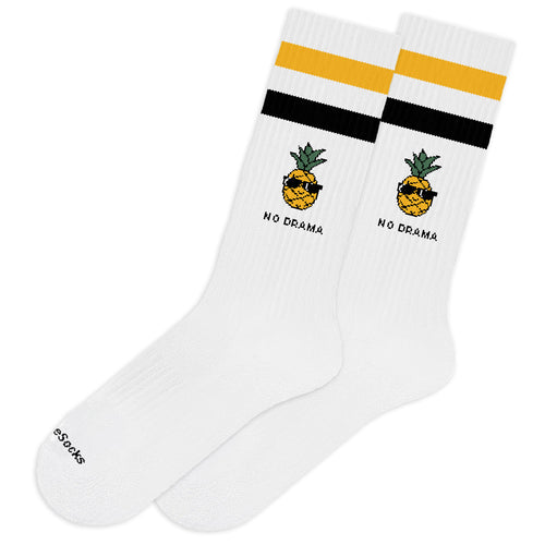 Casual Baumwollsocken 'No Drama' mit Ananasdesign, gelben und schwarzen Streifen, technisch und nahtlos.