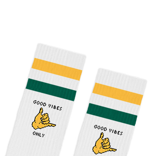 Casual Baumwollsocken mit gelben und grünen Streifen, Design 'Good Vibes' und nahtloser Passform.