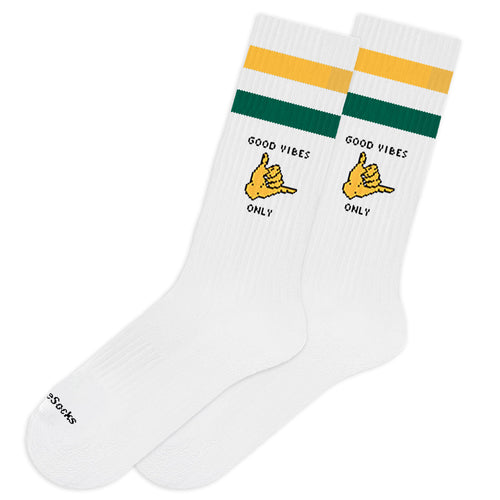 Nahtlose weiße Baumwollsocken, Design in Gelb und Grün, Text Good Vibes Only.