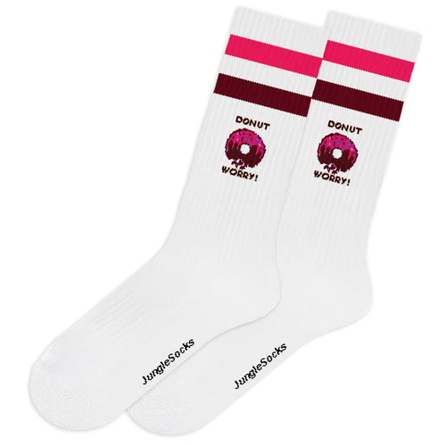 Weiße Baumwollsocken mit rosa Donut-Design und dem Text "Donut Worry", mit technischen Nähten und nahtlos.