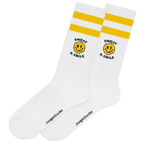 Weiße Baumwollsocken mit gelben Streifen und einem lächelnden Gesicht, technisch und nahtlos.