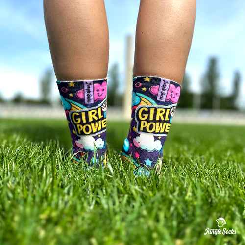 Nahtlose technische Crossfit-Socken Girl Power, farbenfrohes und strapazierfähiges Design mit Wolken und Sternen.