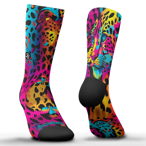 Nahtlose technische Socken für Crossfit mit Leopardenmuster in lebhaften Farben: Rosa, Blau und Orange.