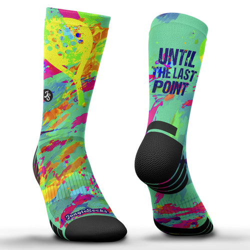 Multifarbige technische Padel-Socken, abstraktes Design und nahtlos, perfekt für Grip und Bremsen.