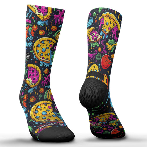 Technische und nahtlose Laufsocken, farbenfrohes Pizzadesign auf schwarzem Hintergrund, ideal für Marathons.