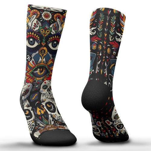 Nahtlose technische Socken mit lebhaften Totenkopf- und Augenmotiven, ideal für Marathon und Asphalt.