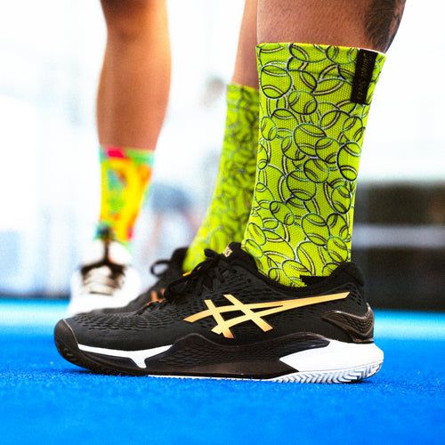 Neon-grüne Padel-Techniksocken, mit Ballmuster, nahtloses Design für optimalen Grip und Bremsen.