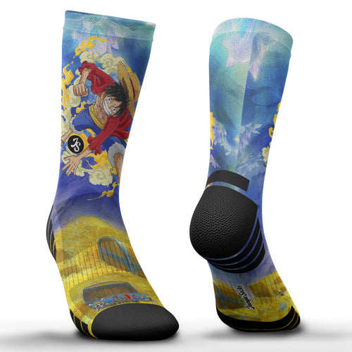 One Piece Socken Luffy Treasure: halbhohe Funktionssocken mit Luffy, blauem Himmel und goldenem Schatz