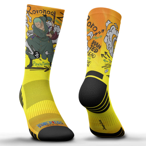 One Piece Socken Zoro: halbhohe orange-gelbe Funktionssocken mit Roronoa Zoro und seinem Wanted-Steckbrief